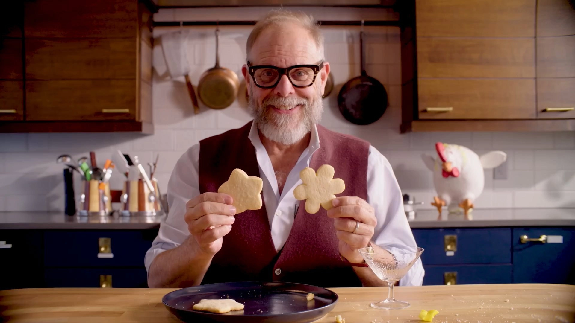 Alton Brown Cooks Food