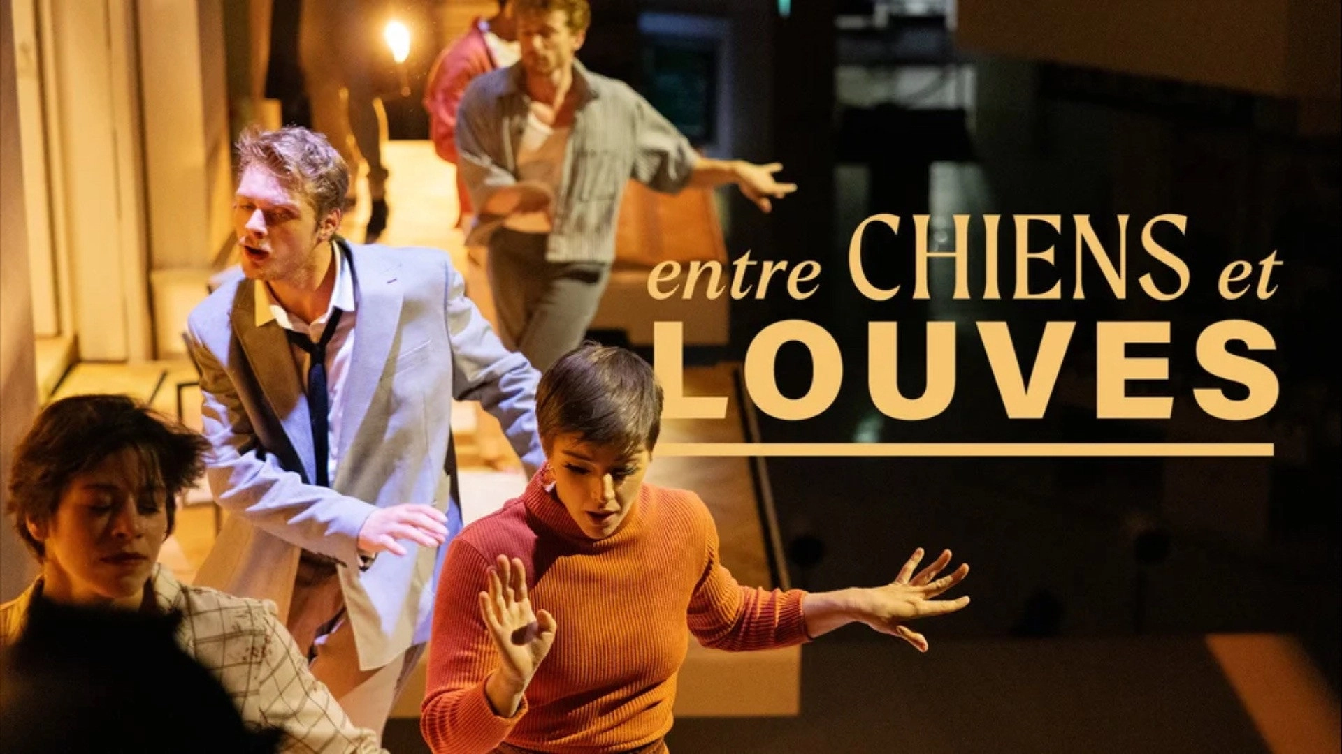 Entre chiens et louves par le Cirque Le Roux au Bon Marché Rive Gauche