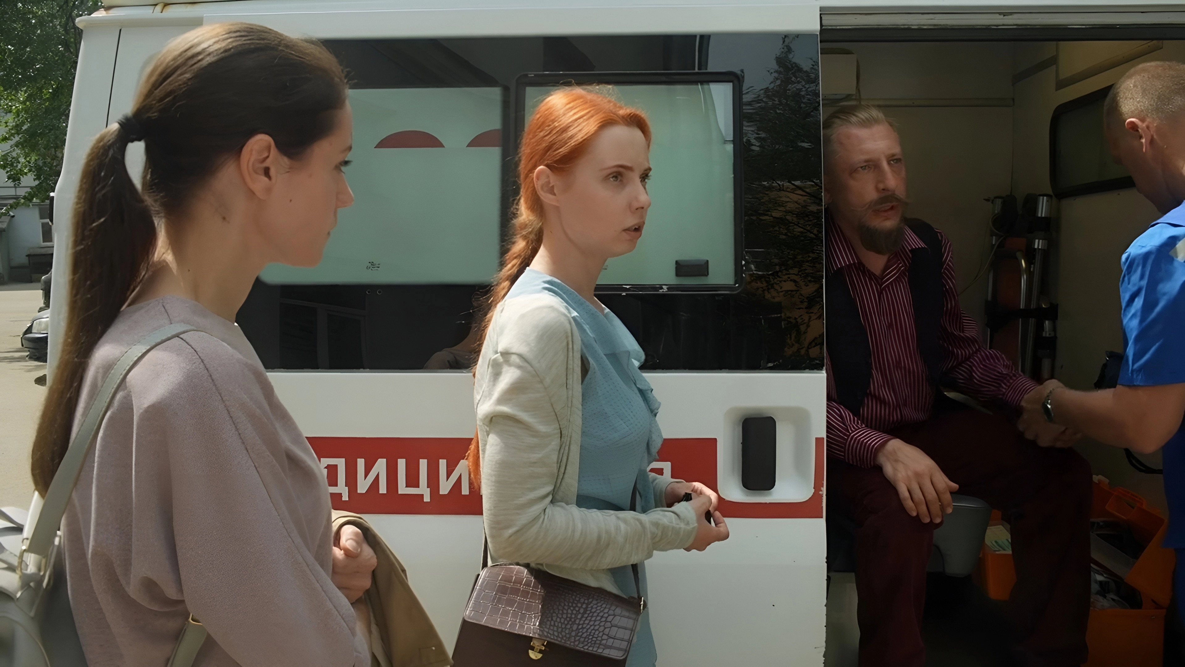 Женщина с котом и детективом