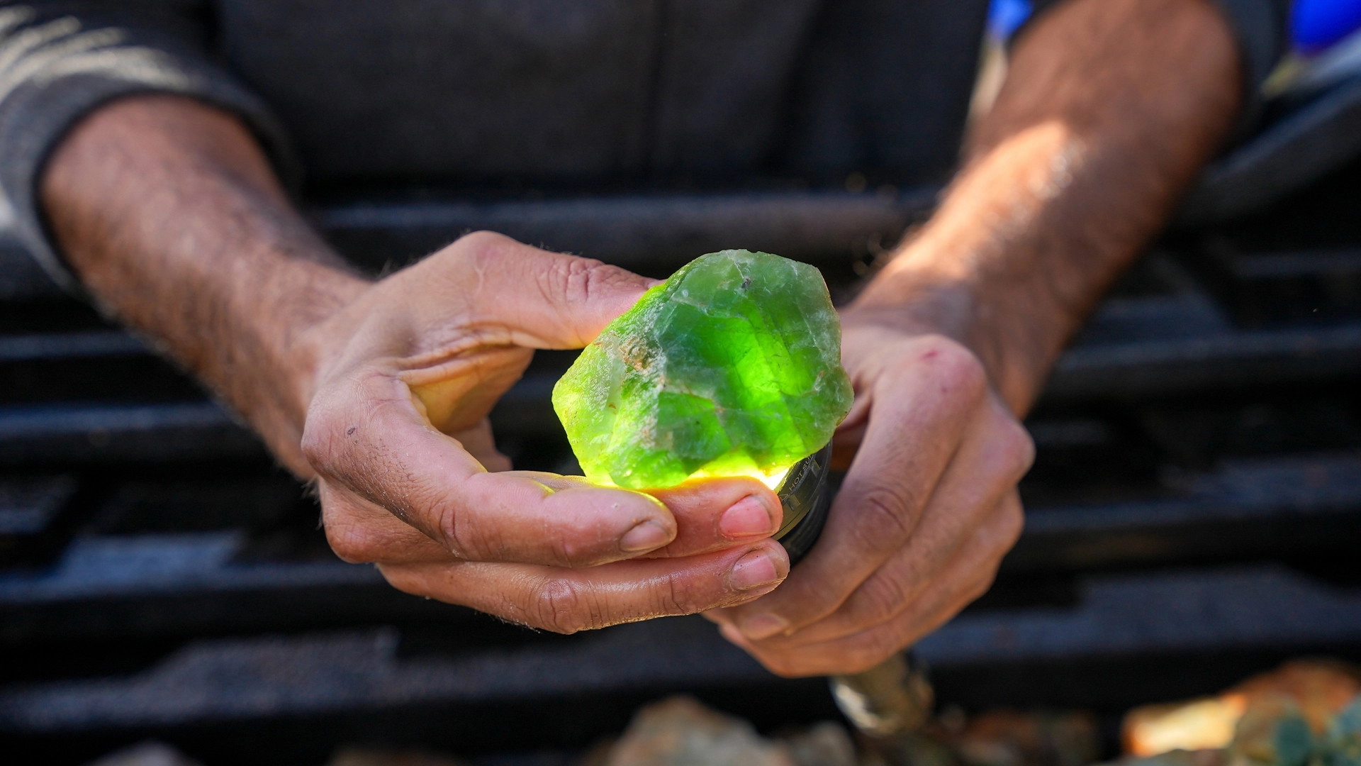 Outback Crystal Hunters