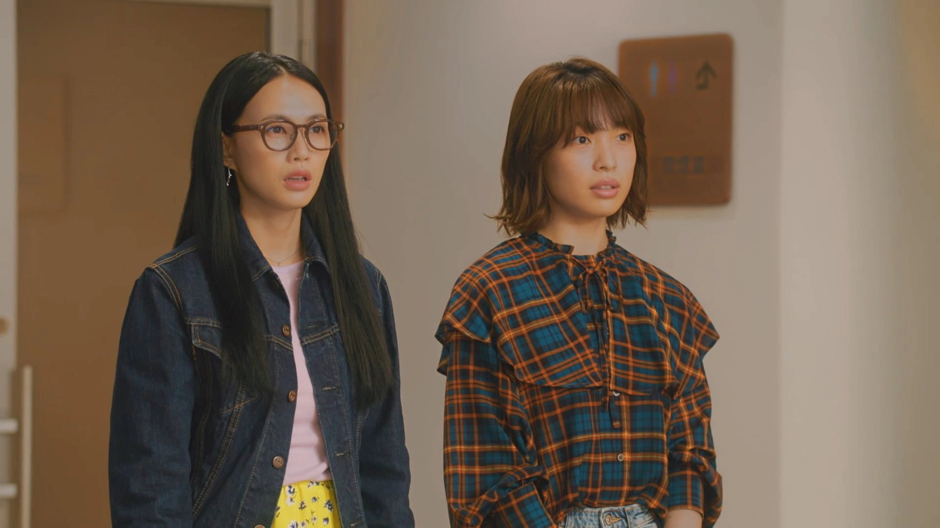 Two Office Workers Who Are Too Poisonous for One's Eyes
