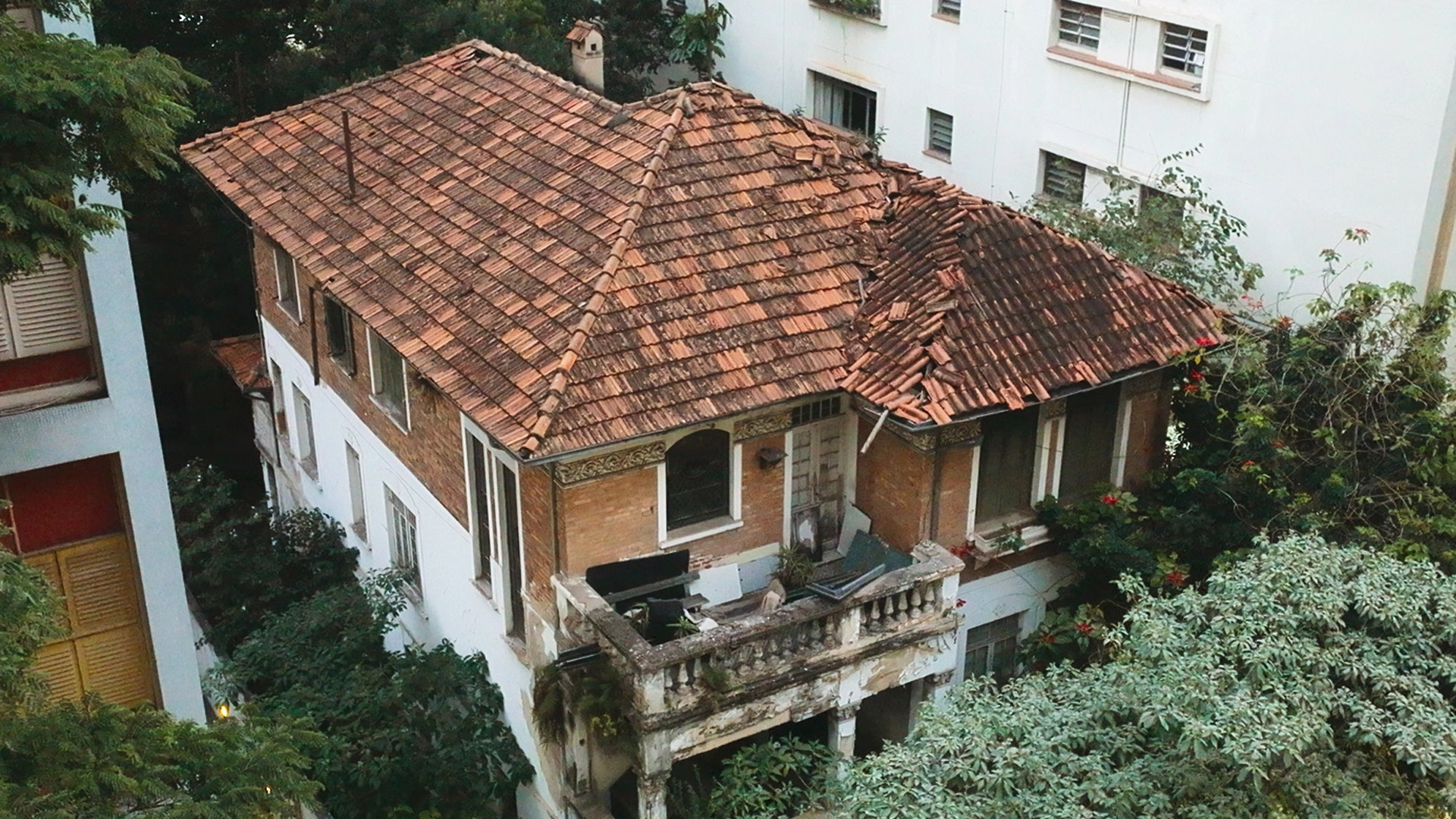 Abandoned: The Woman in the Decaying House