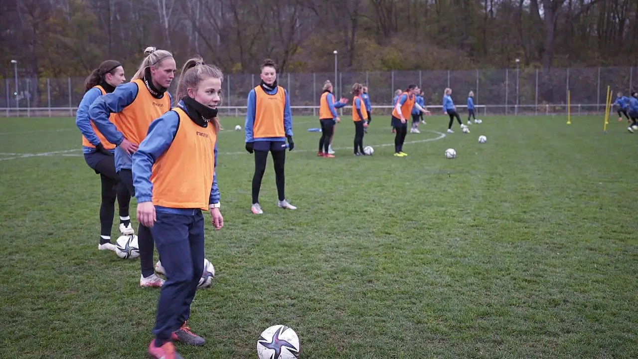 Bundesliga oder Bolzplatz - Der Traum vom Profifußball
