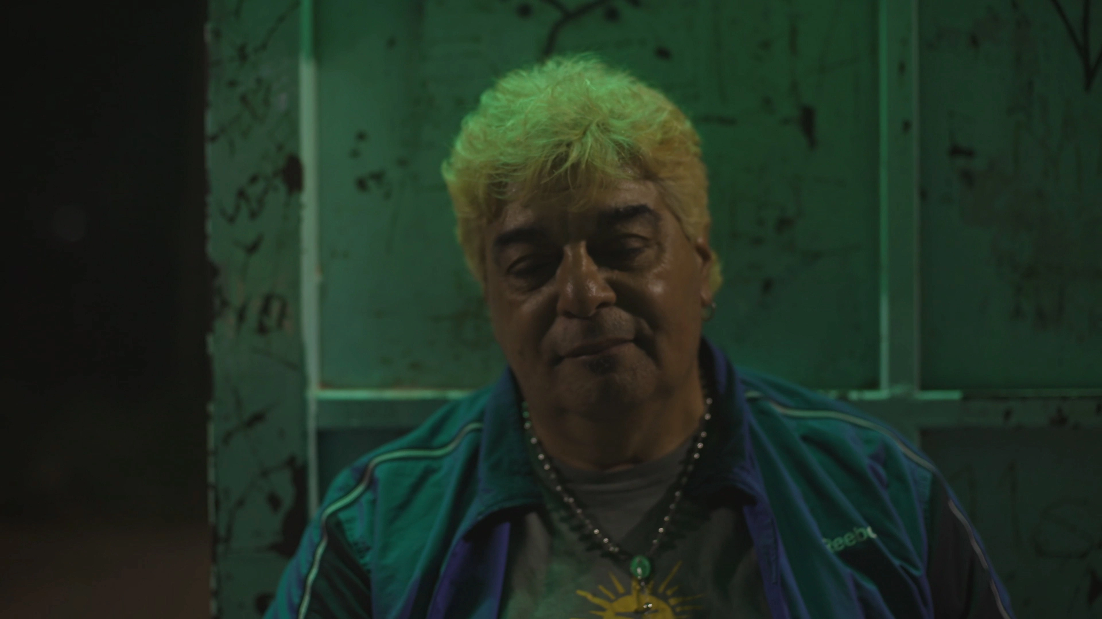 Maldigo en voz baja