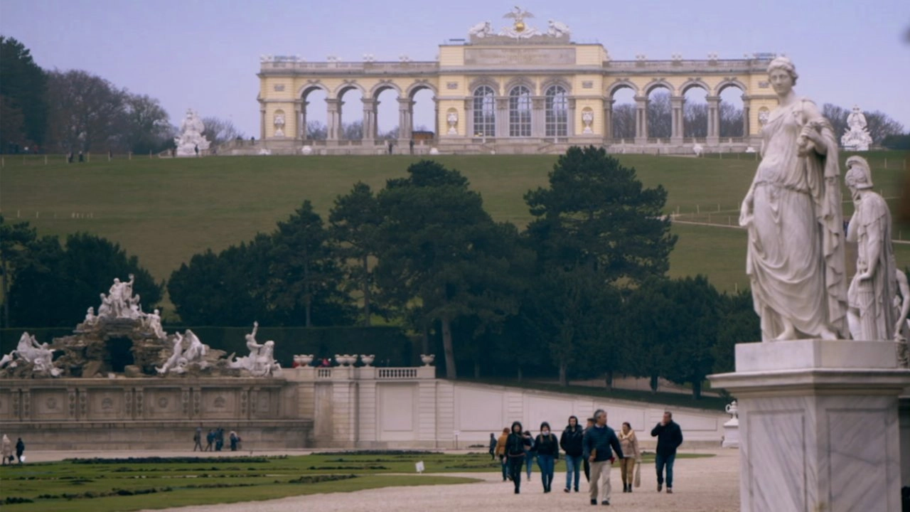 World's Greatest Palaces