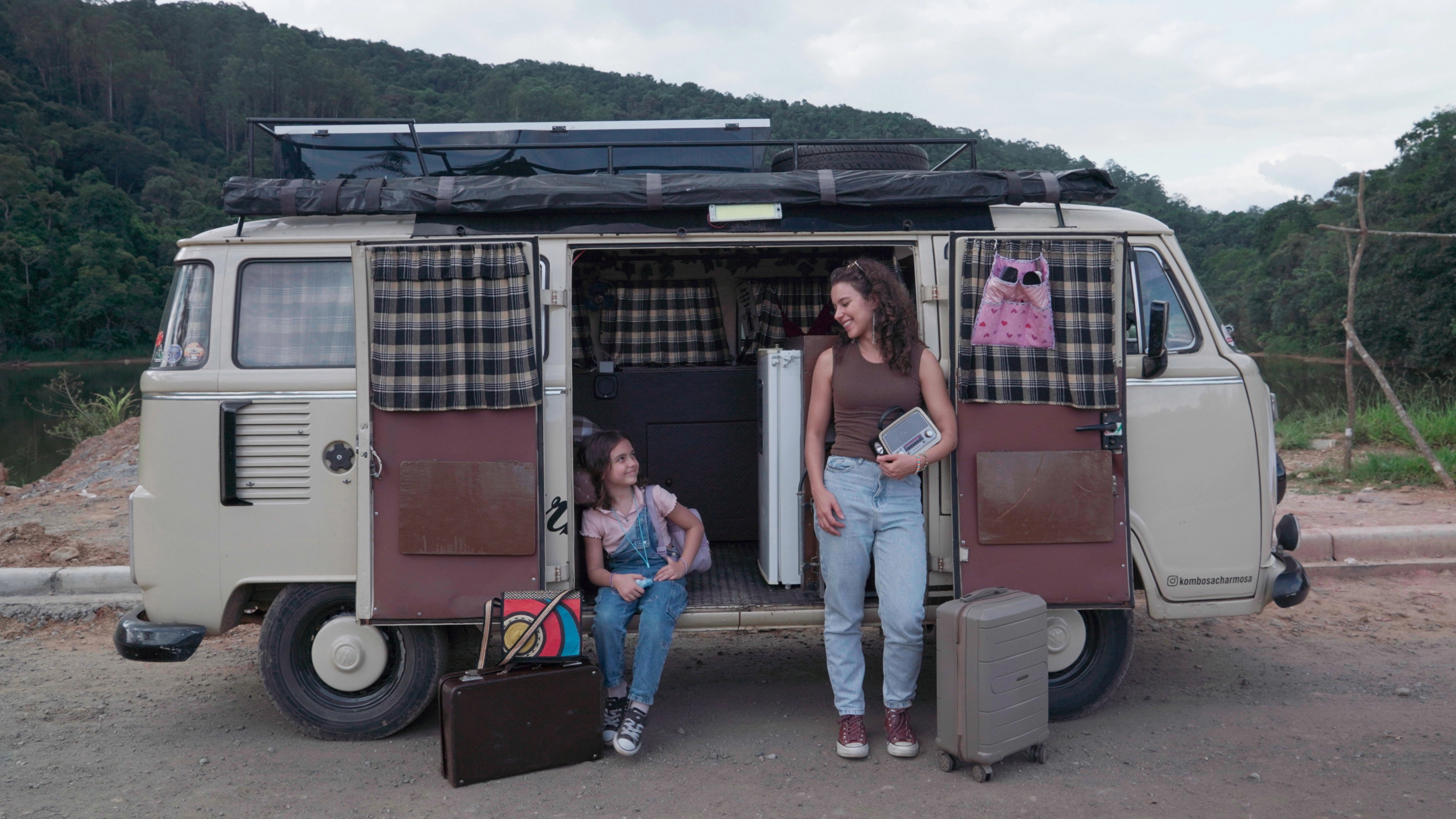 Eu, a Kombi e a Garotinha que Encontrei no Meio do Caminho