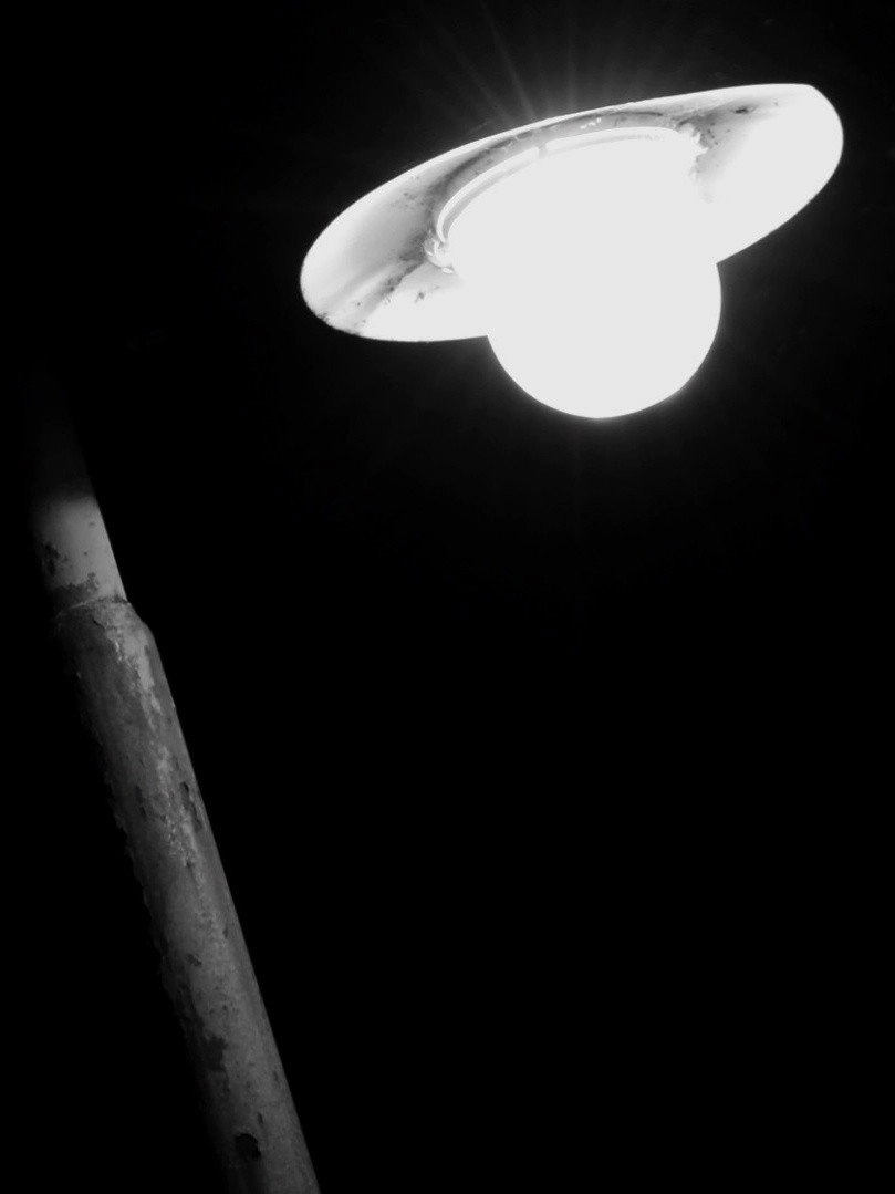 About a fleeting reunion at the light of darkness