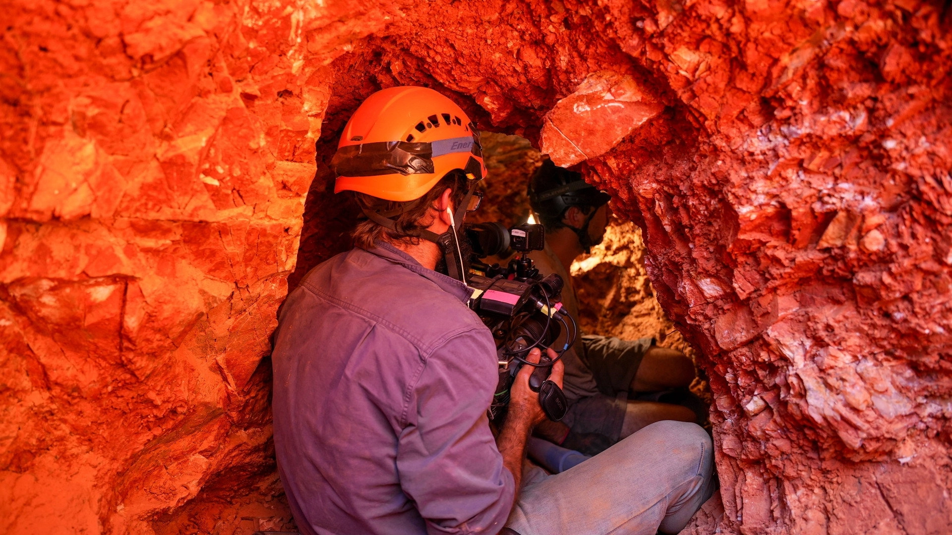 Outback Crystal Hunters