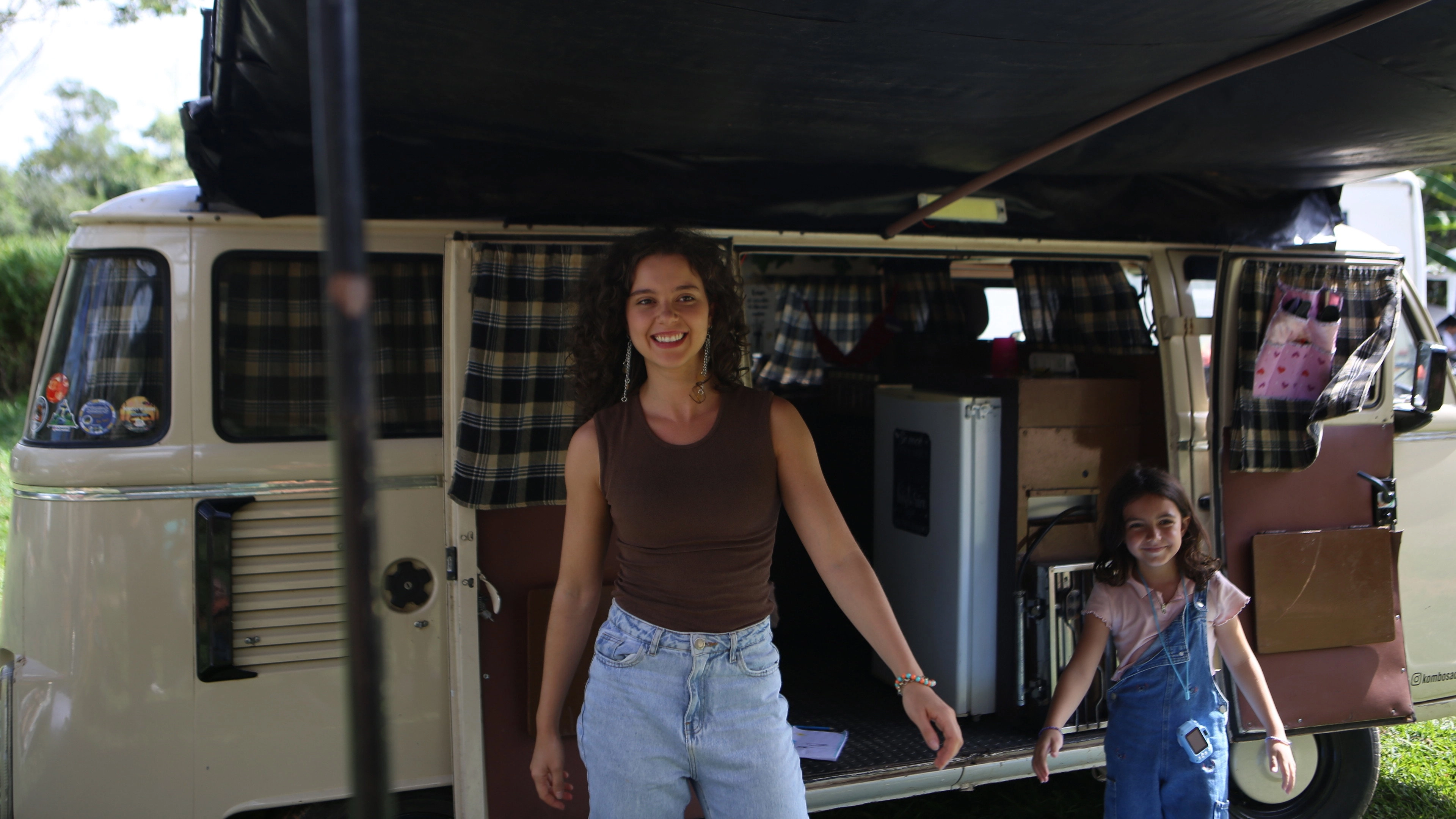 Eu, a Kombi e a Garotinha que Encontrei no Meio do Caminho