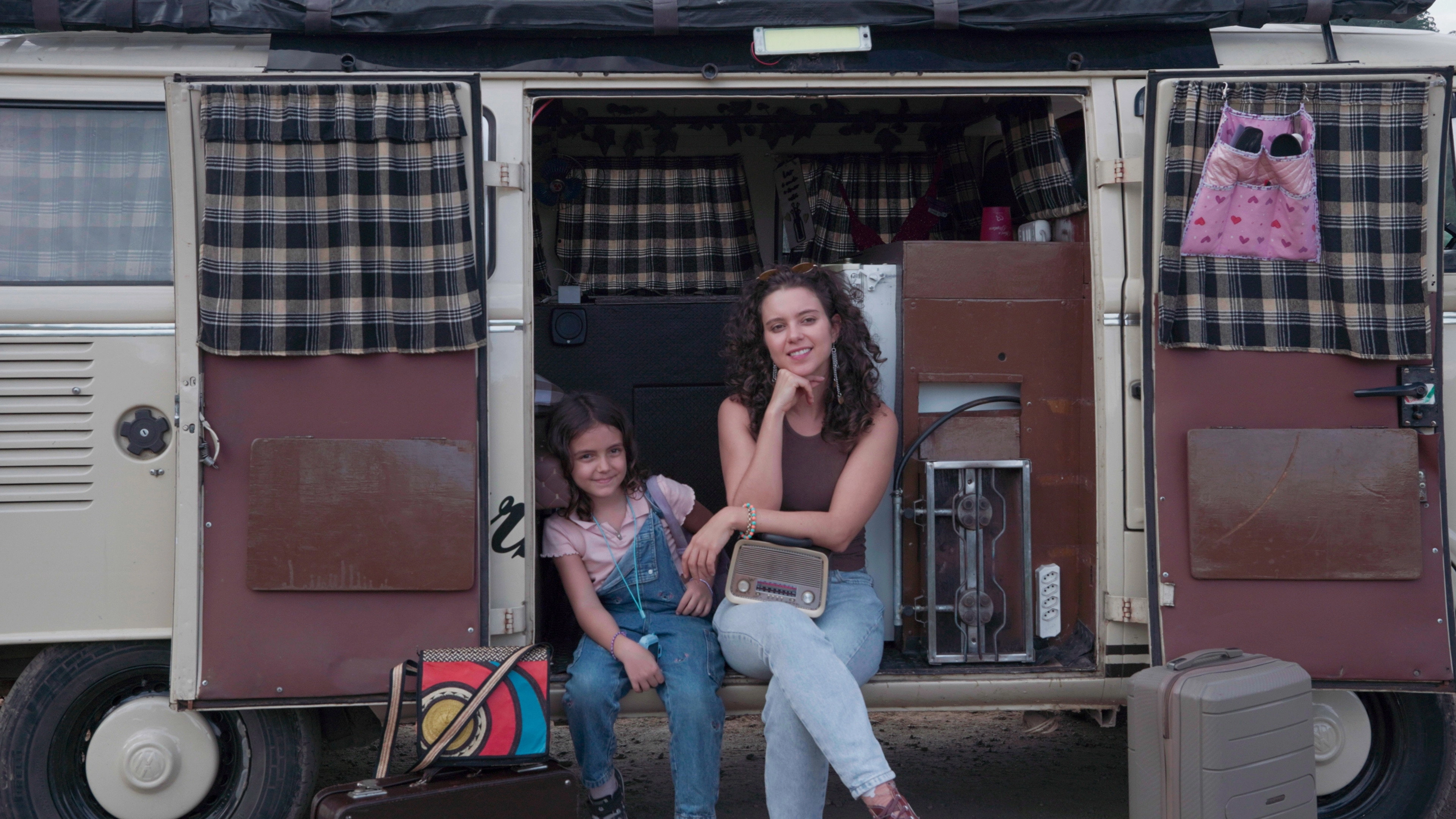 Eu, a Kombi e a Garotinha que Encontrei no Meio do Caminho