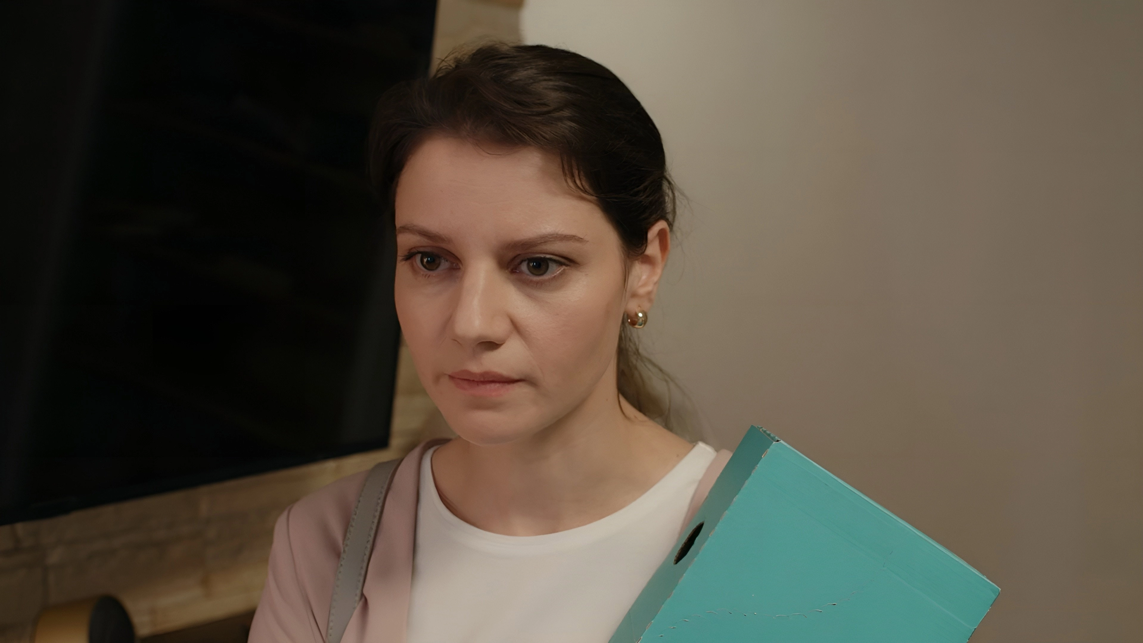 Женщина с котом и детективом