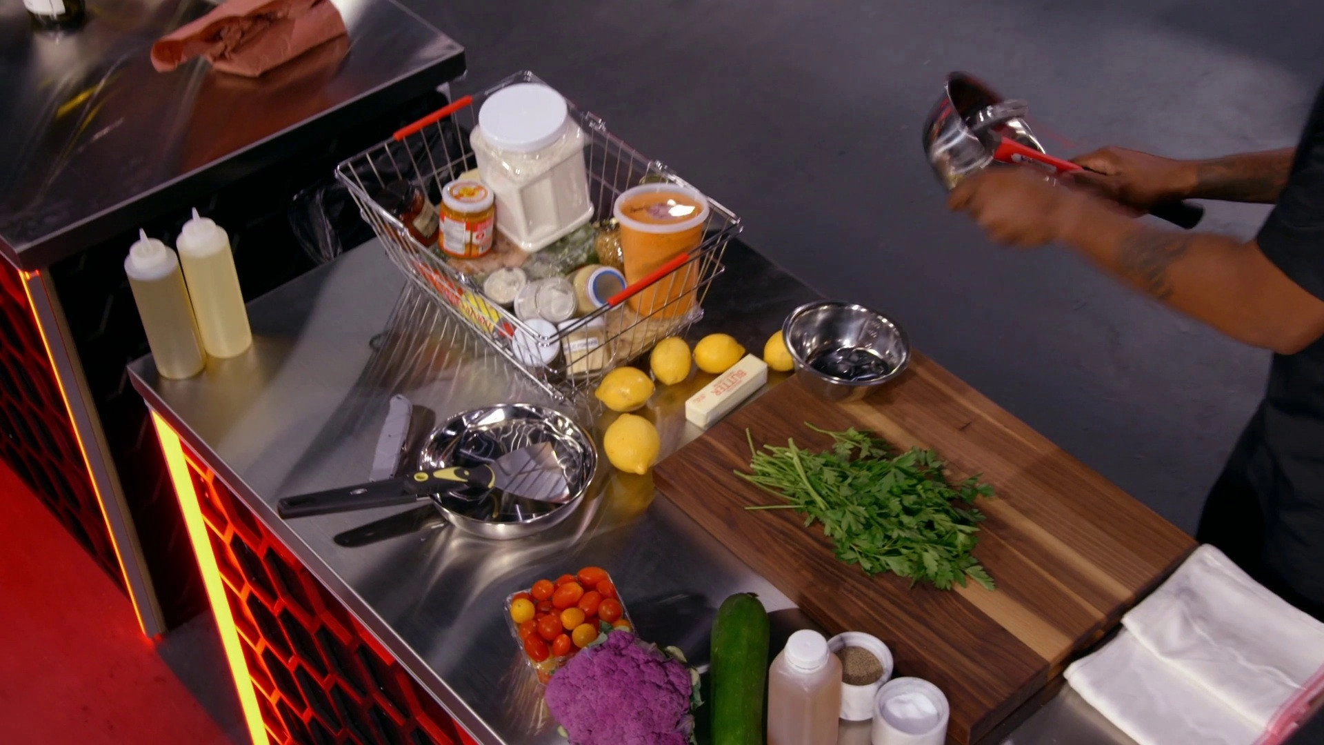 Cutthroat Kitchen: Knives Out