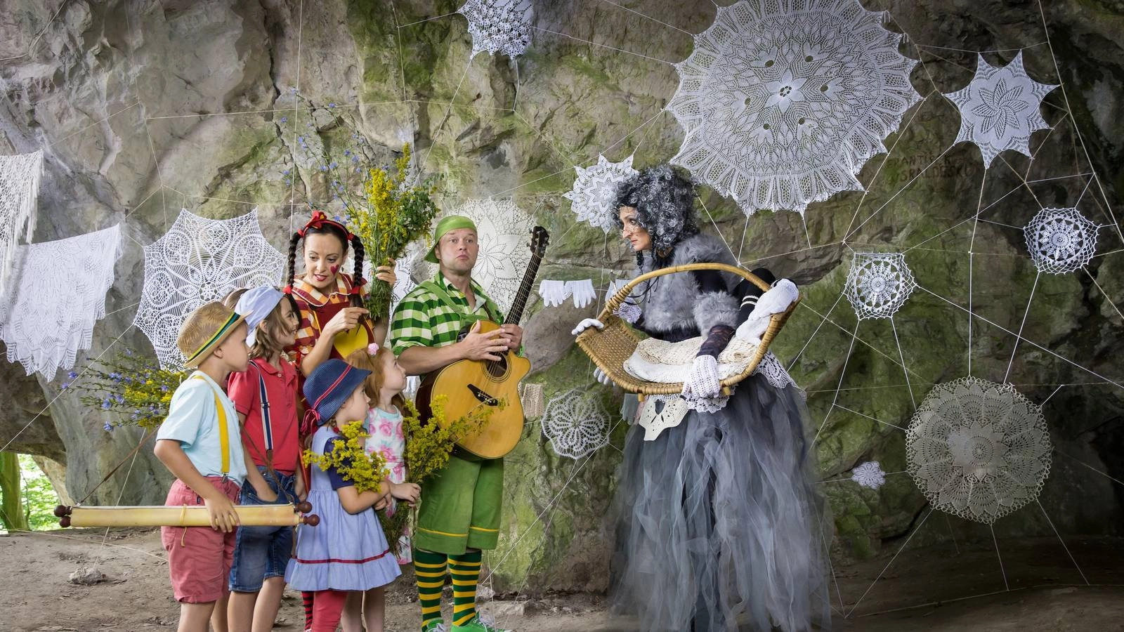 Singing Land and the Queen Harmony