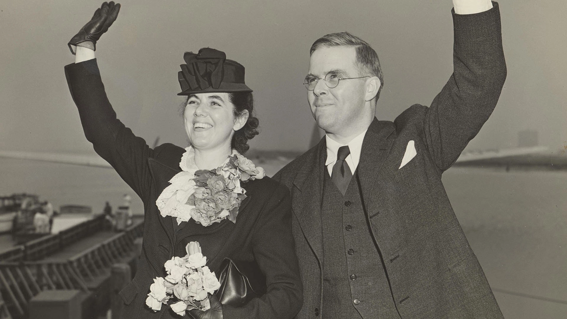 Defying the Nazis: The Sharps' War