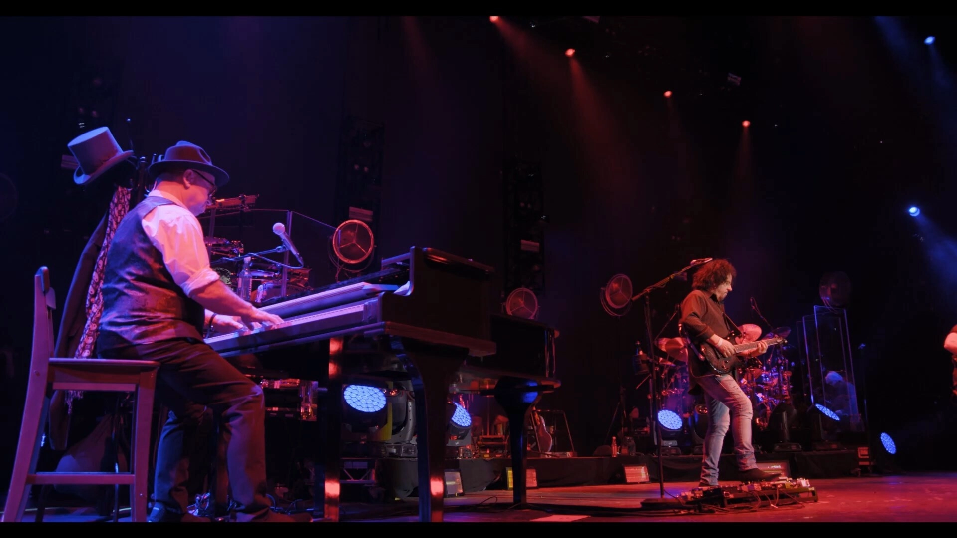 Toto - 40 Tours Around The Sun