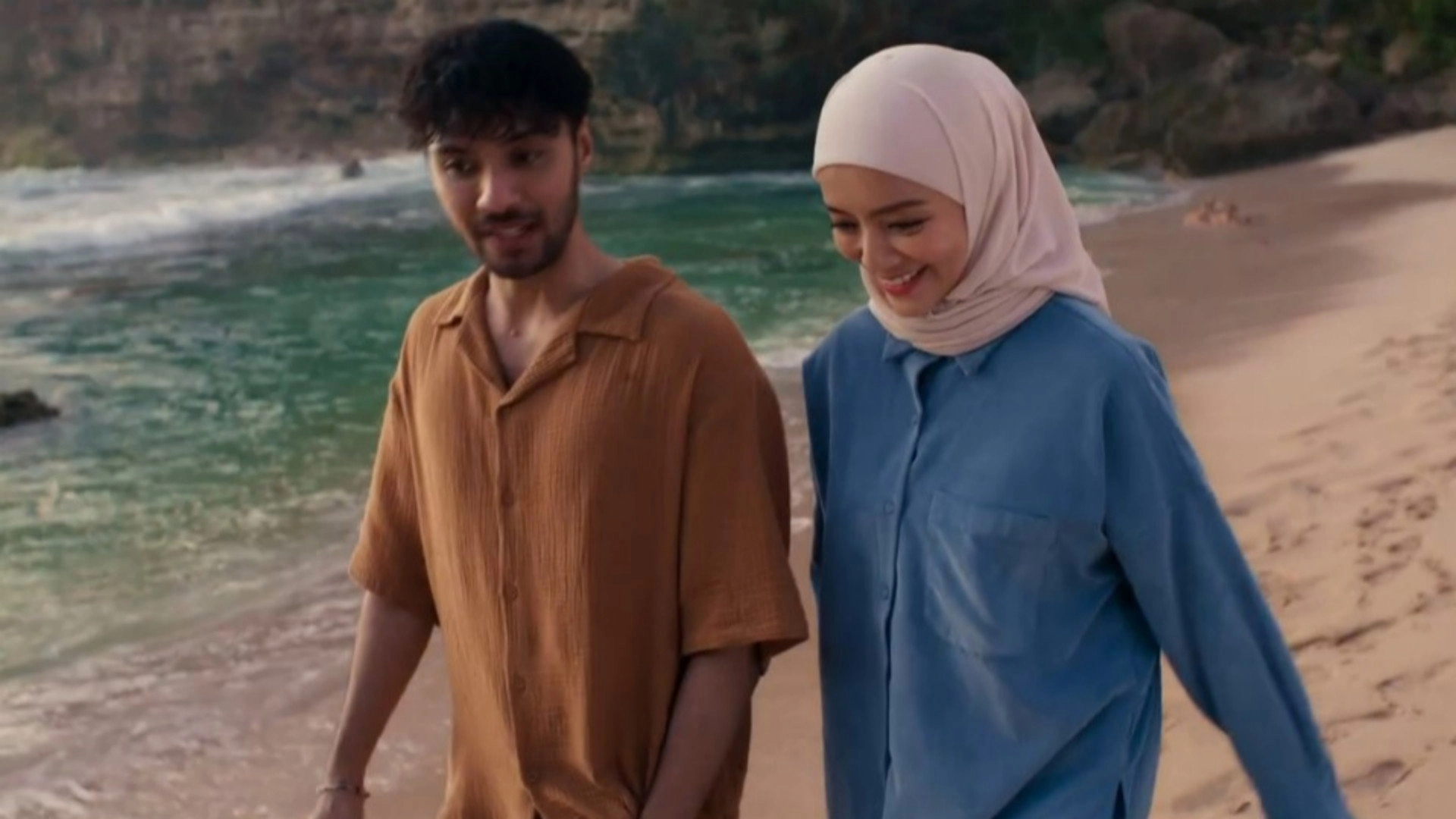Cinta Tak Pernah Tepat Waktu