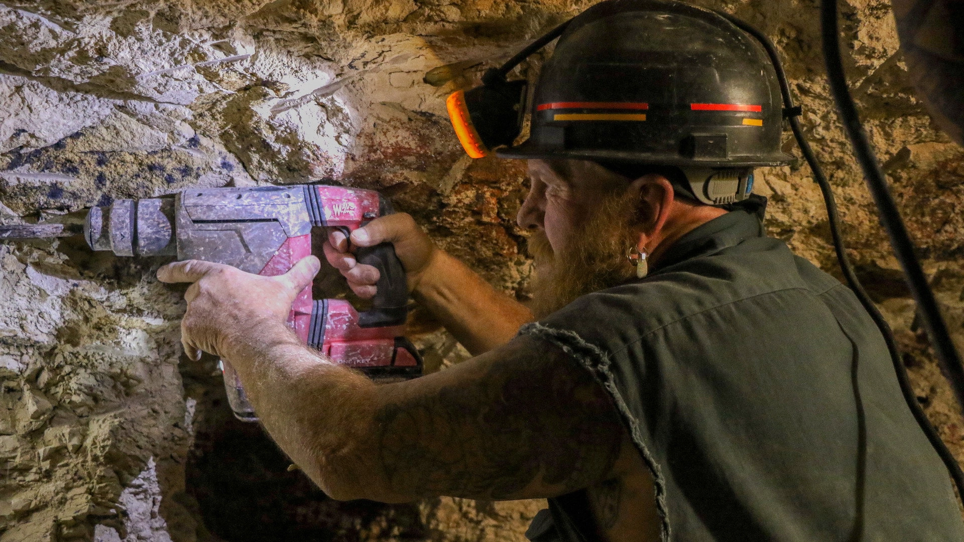 Outback Opal Hunters