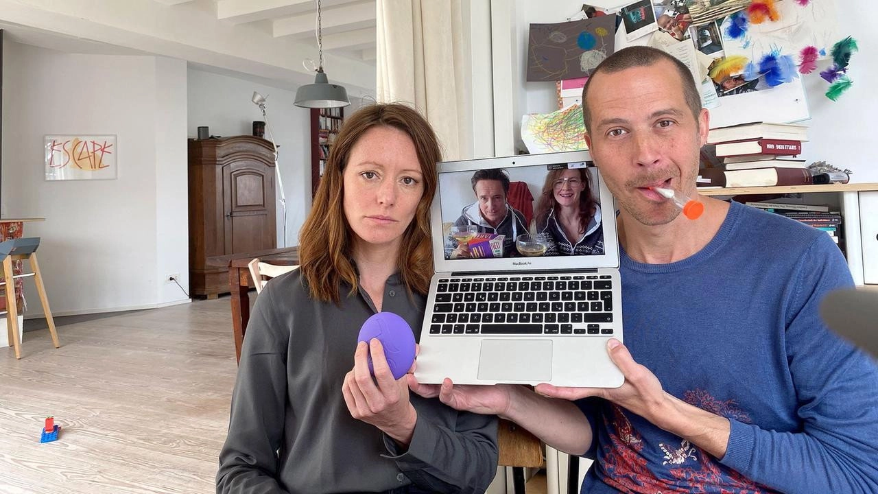 Drinnen - Im Internet sind alle gleich