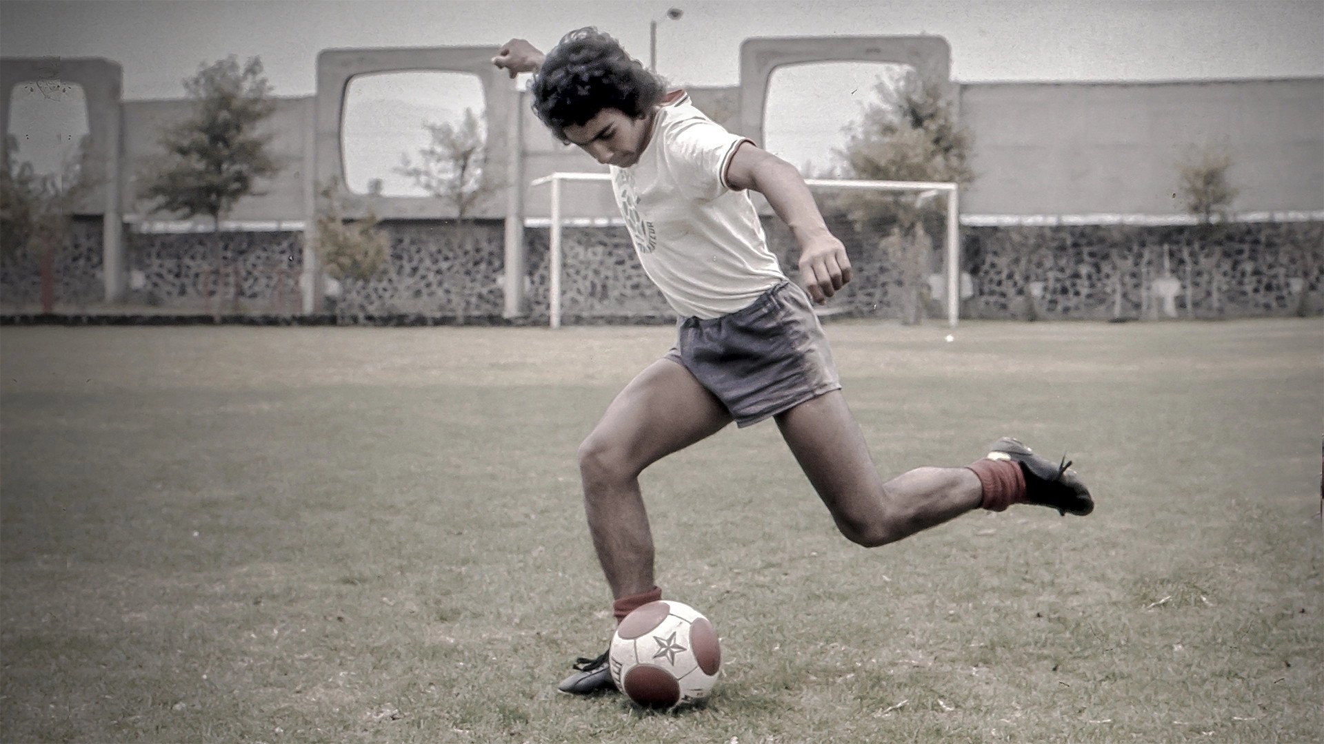 Bios: Hugo Sánchez
