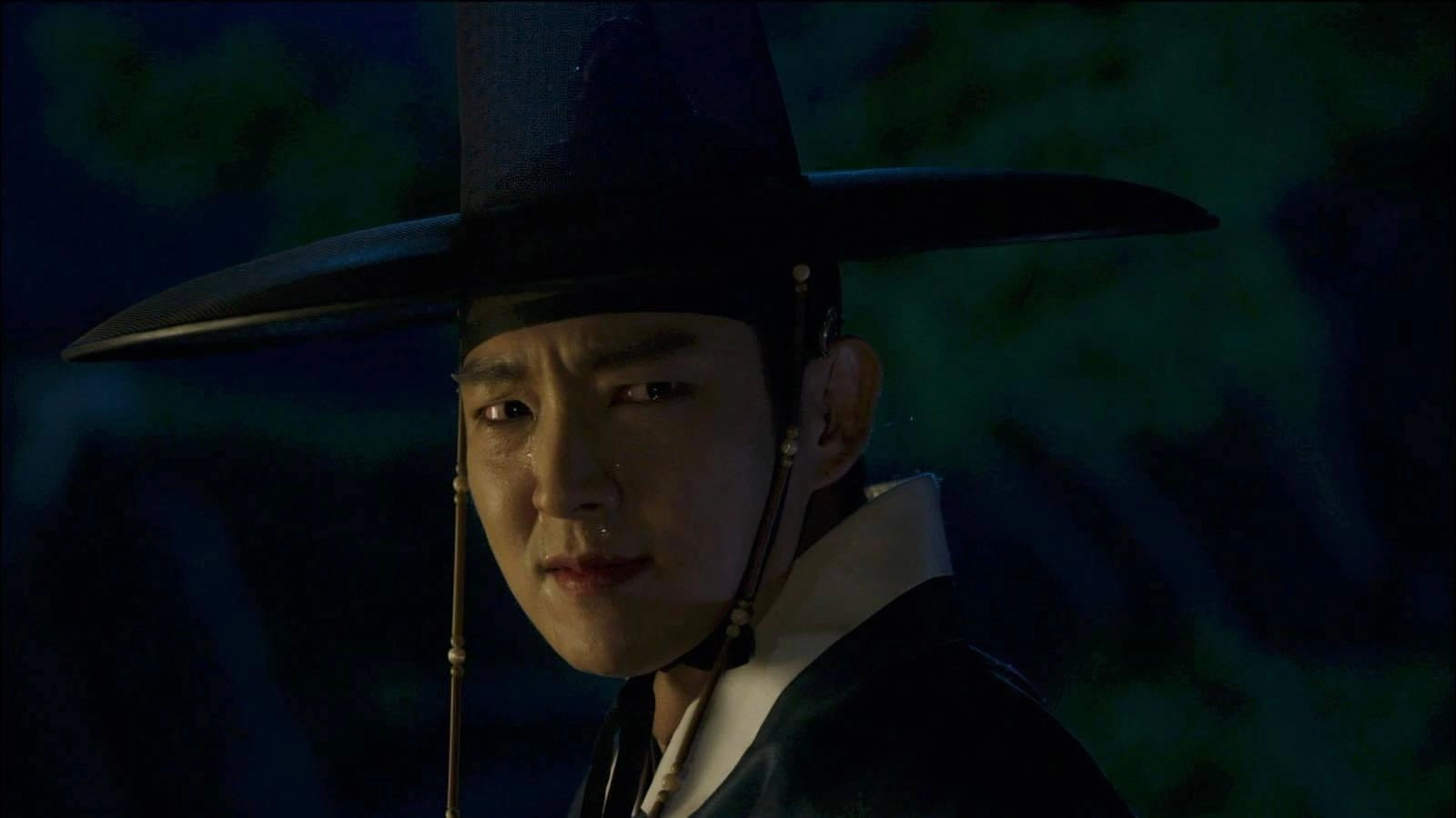 The Scholar Who Walks the Night