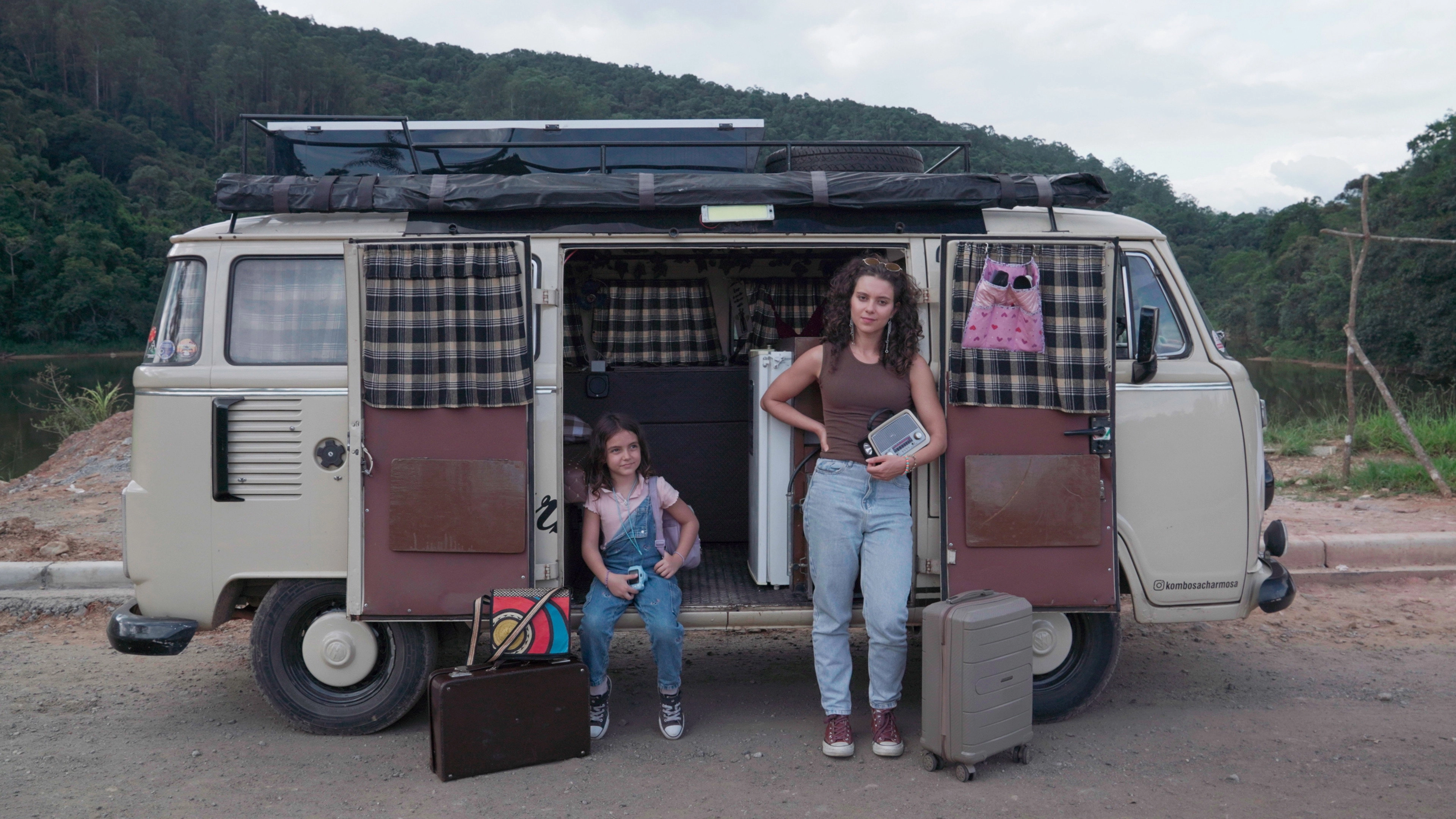 Eu, a Kombi e a Garotinha que Encontrei no Meio do Caminho