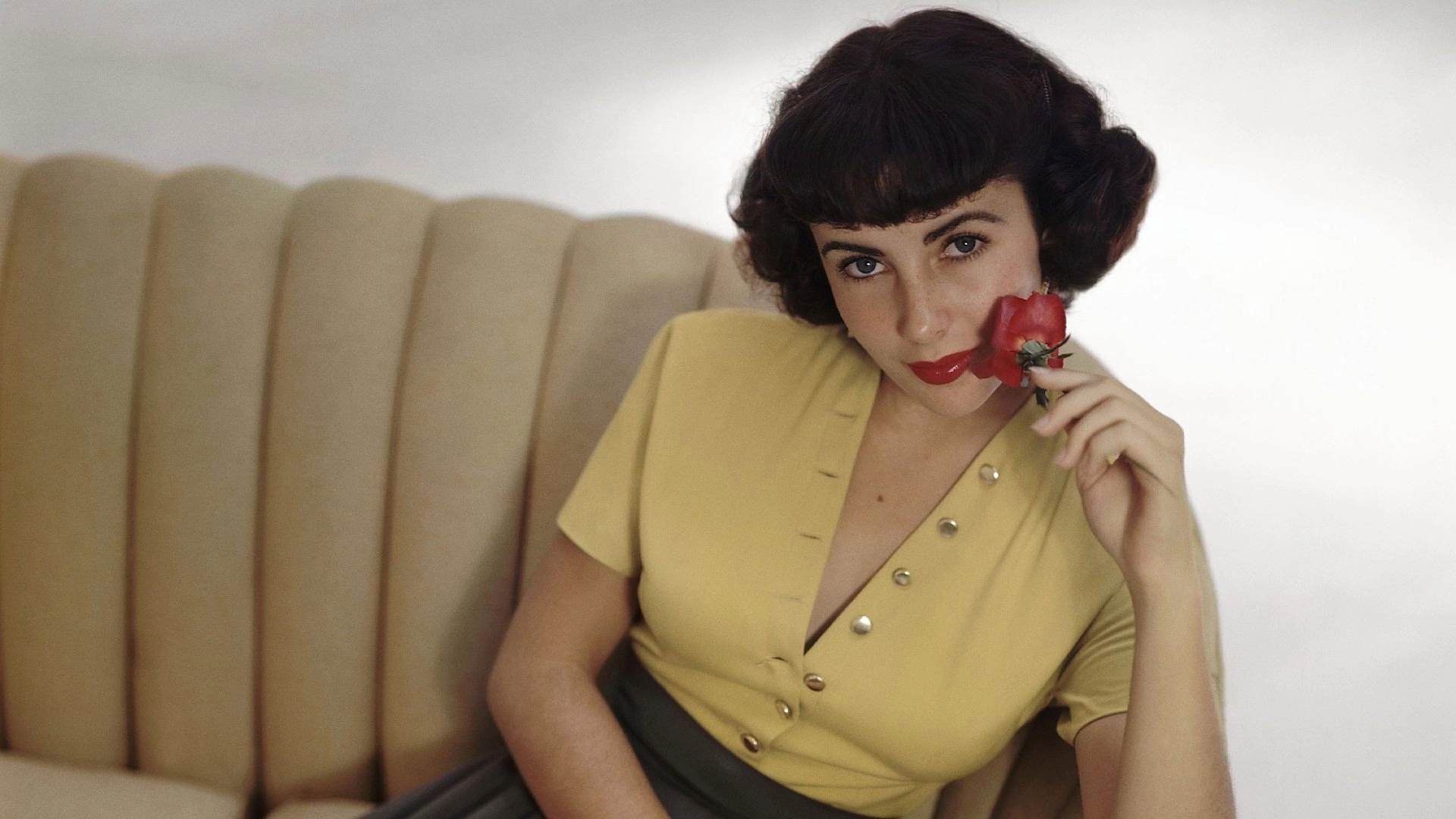 Elizabeth Taylor - Rebel Superstar