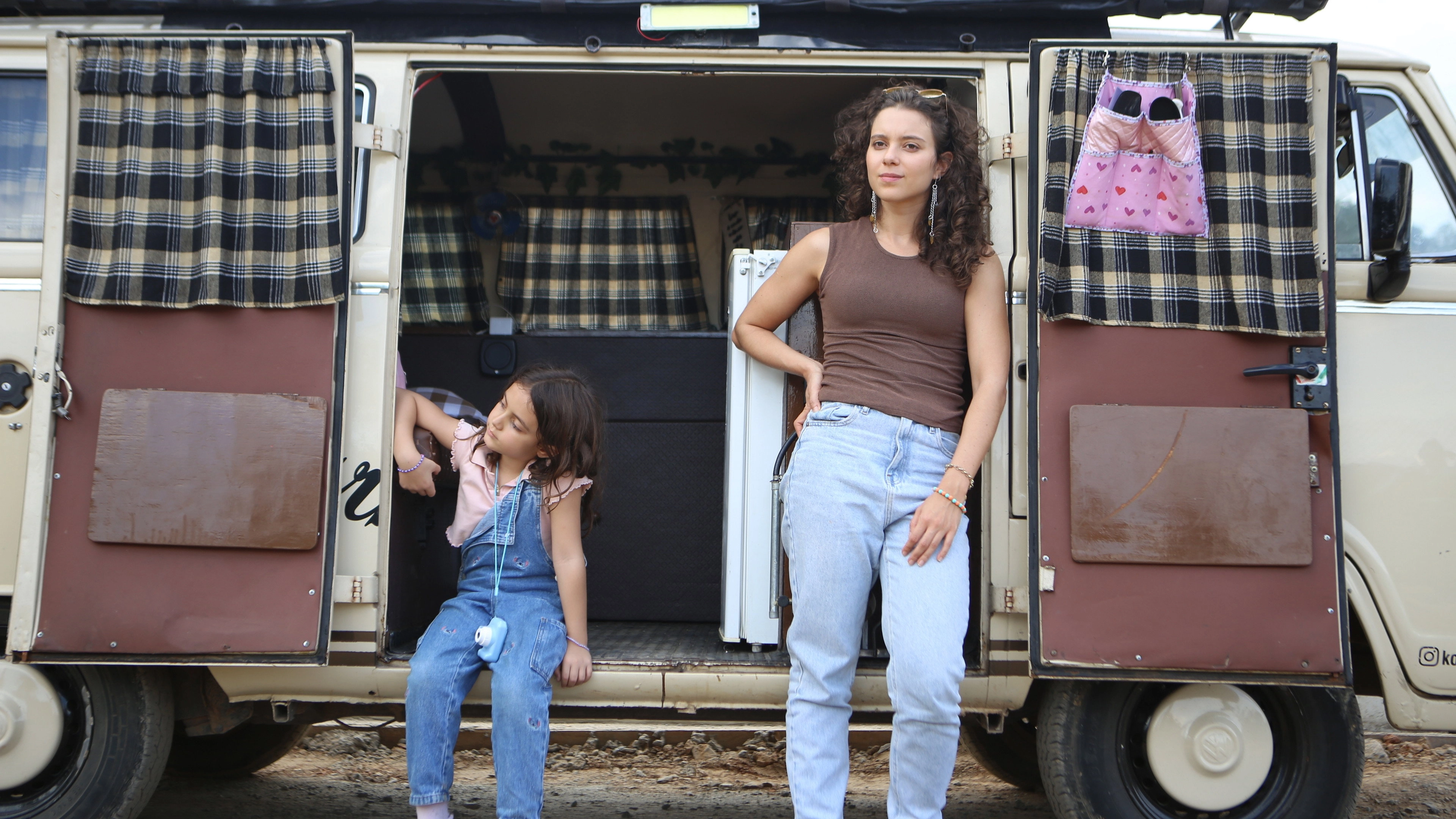 Eu, a Kombi e a Garotinha que Encontrei no Meio do Caminho