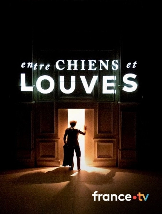 Entre chiens et louves par le Cirque Le Roux au Bon Marché Rive Gauche