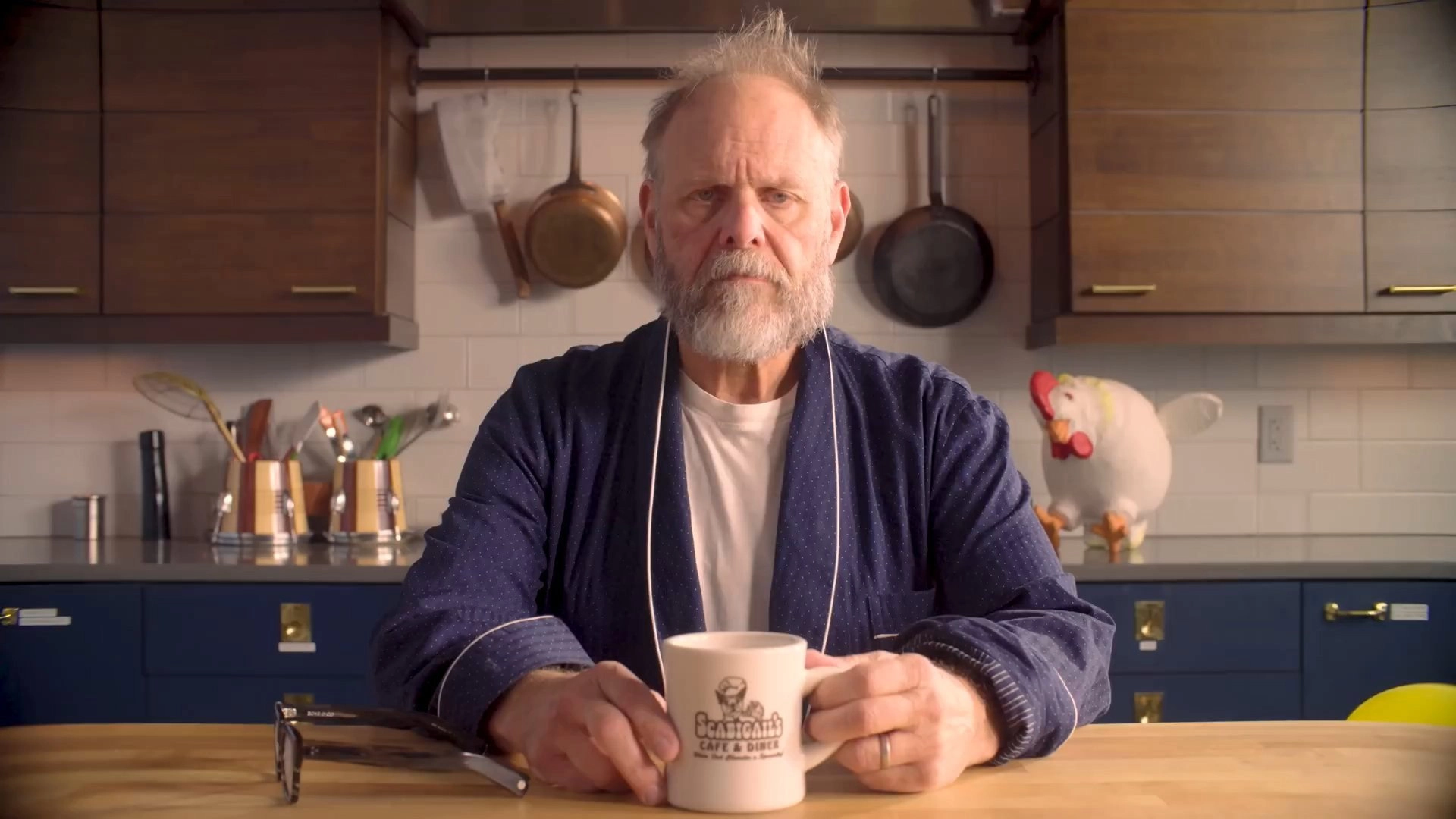 Alton Brown Cooks Food