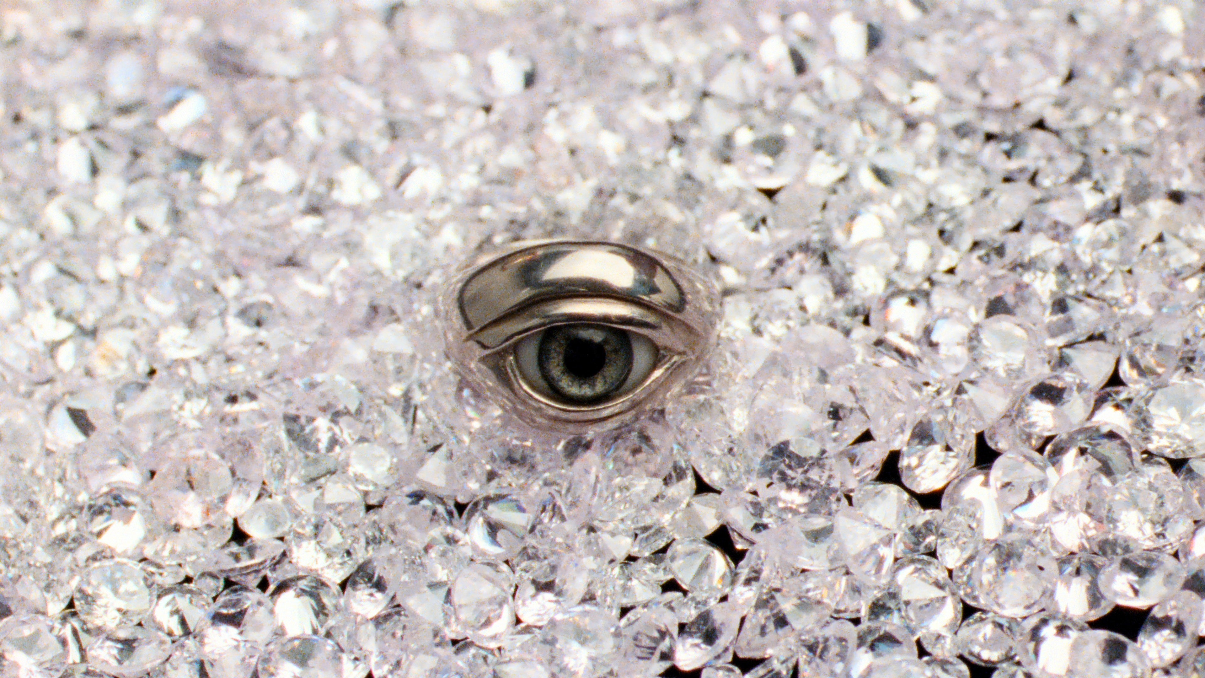 Reflection in a Dead Diamond