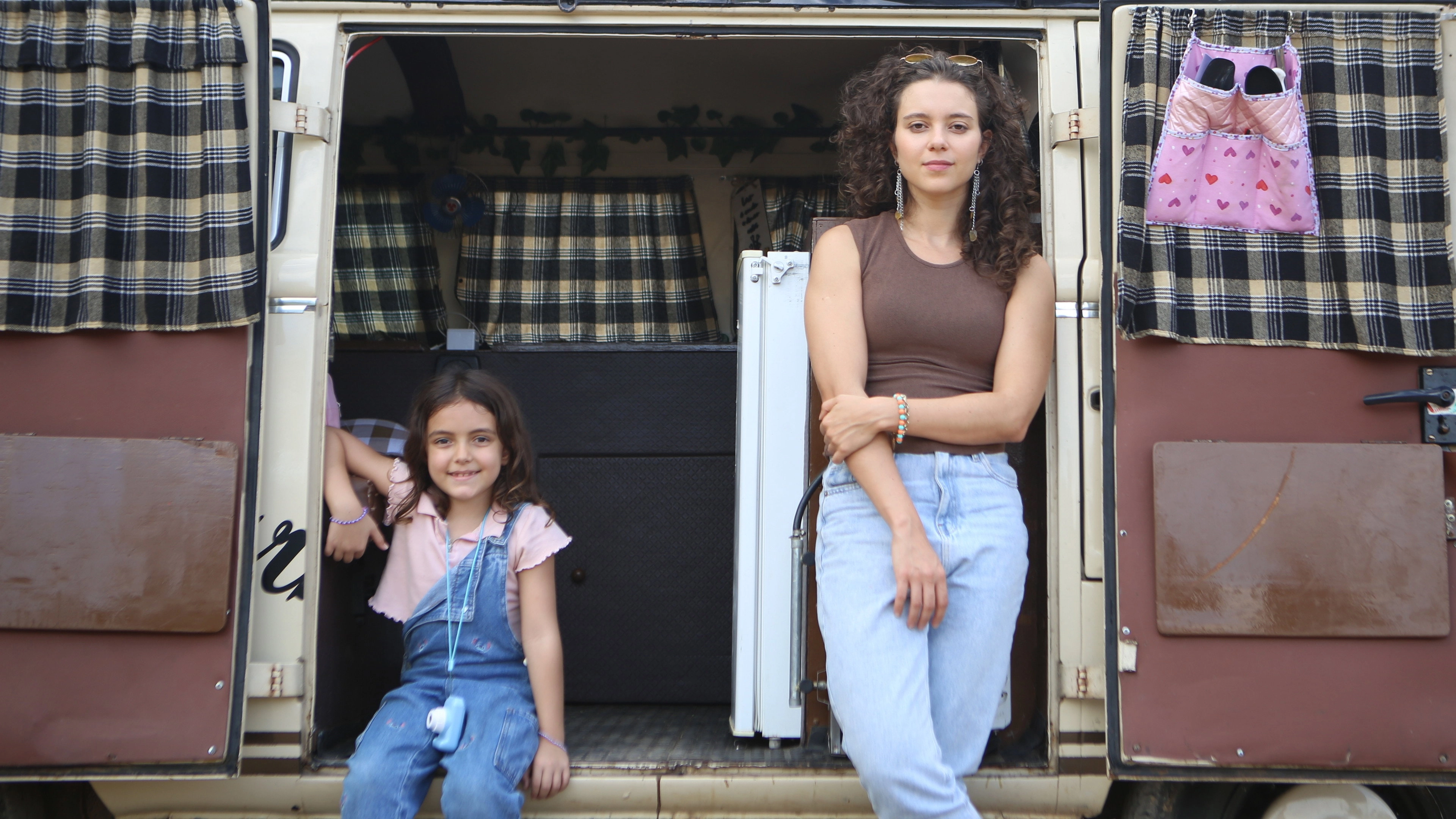Eu, a Kombi e a Garotinha que Encontrei no Meio do Caminho