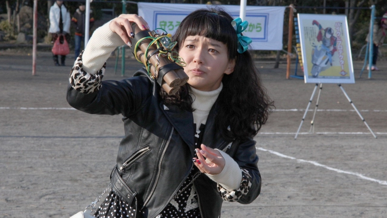 DEKA WANKO -Ms. Detective vs. Police Dog-