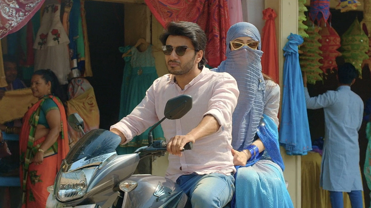 Chattis Aur Maina