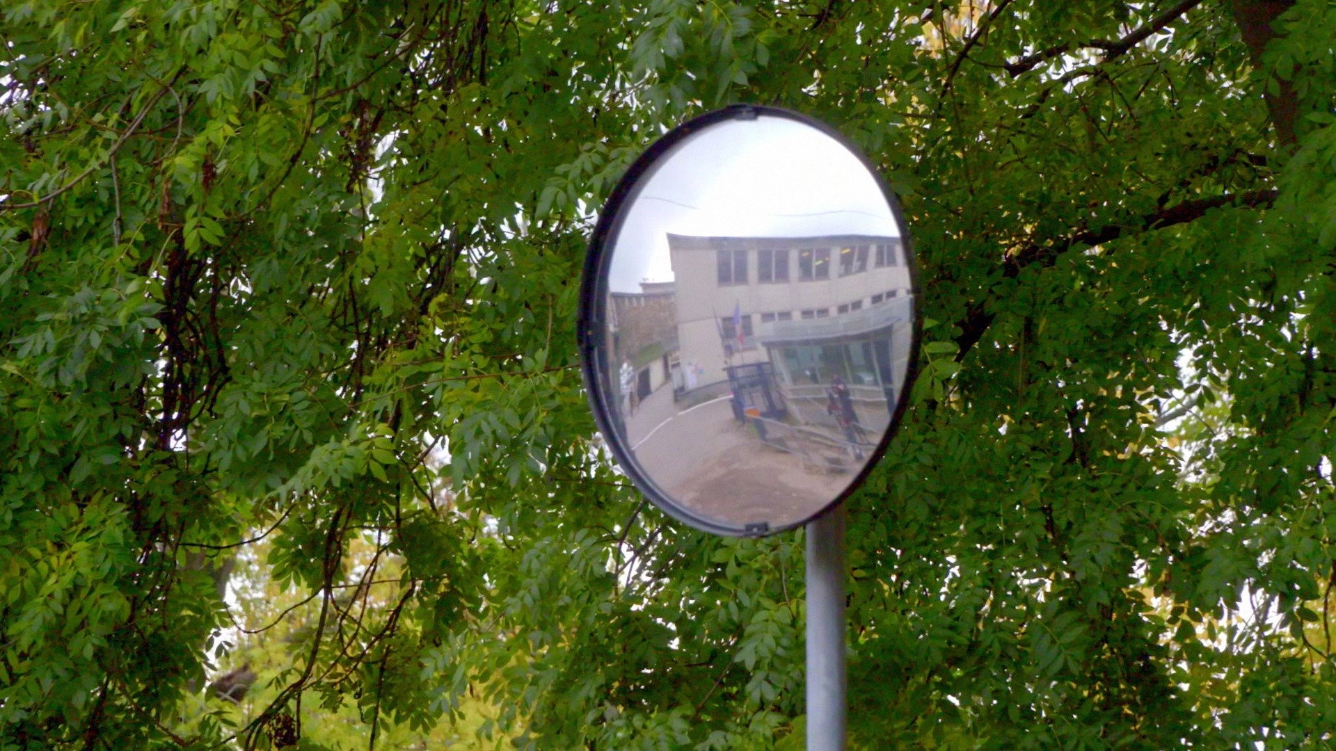 Devant – Contrechamp de la rétention