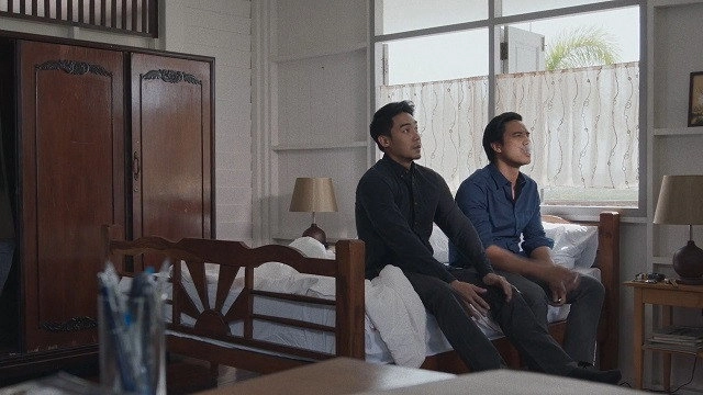 Sleepless Society: Two Pillows & A Lost Soul