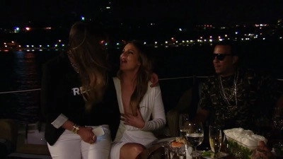 Kourtney & Khloé Take the Hamptons
