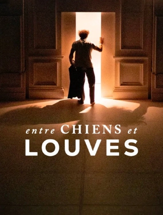 Entre chiens et louves par le Cirque Le Roux au Bon Marché Rive Gauche