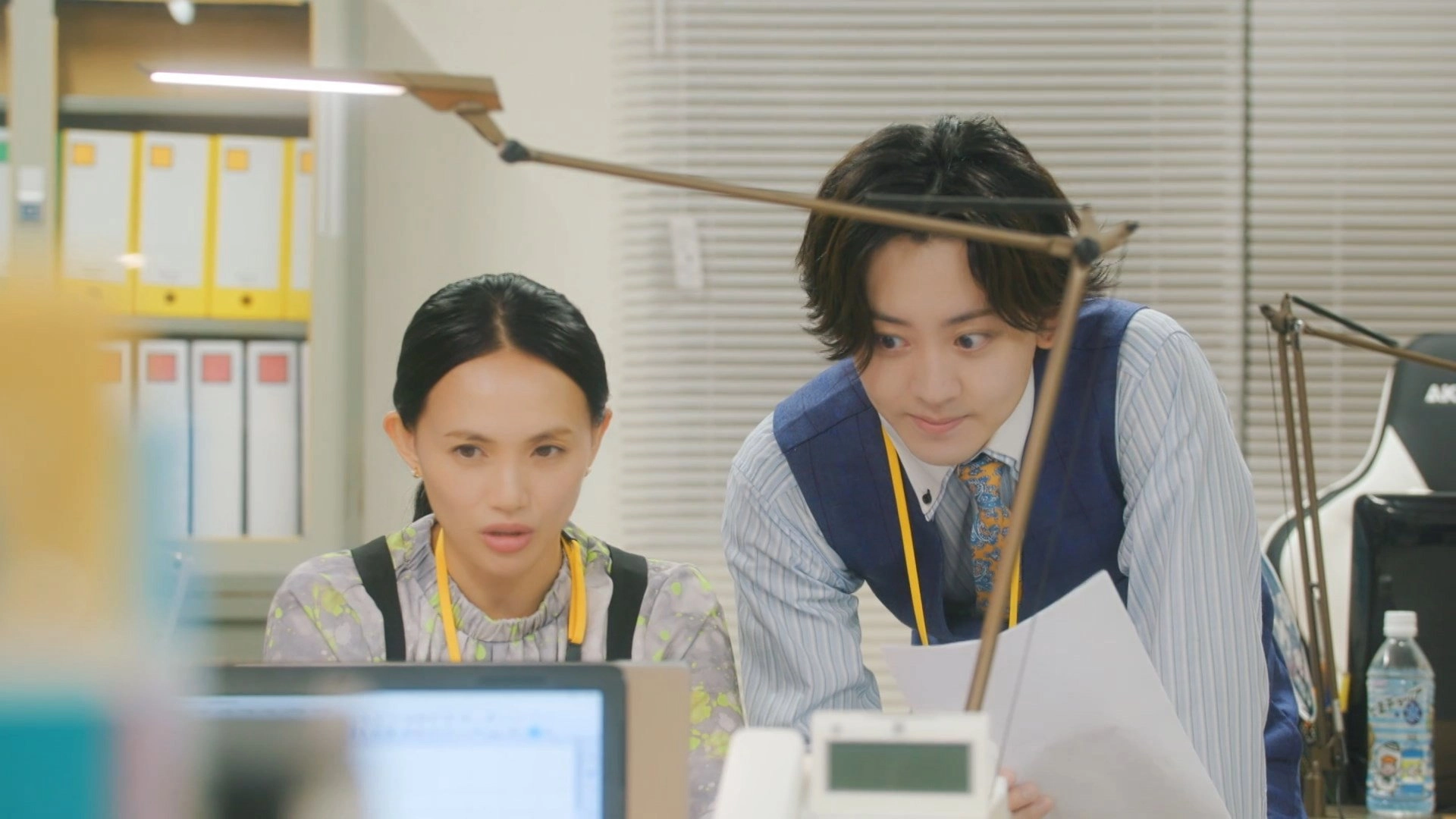 Two Office Workers Who Are Too Poisonous for One's Eyes