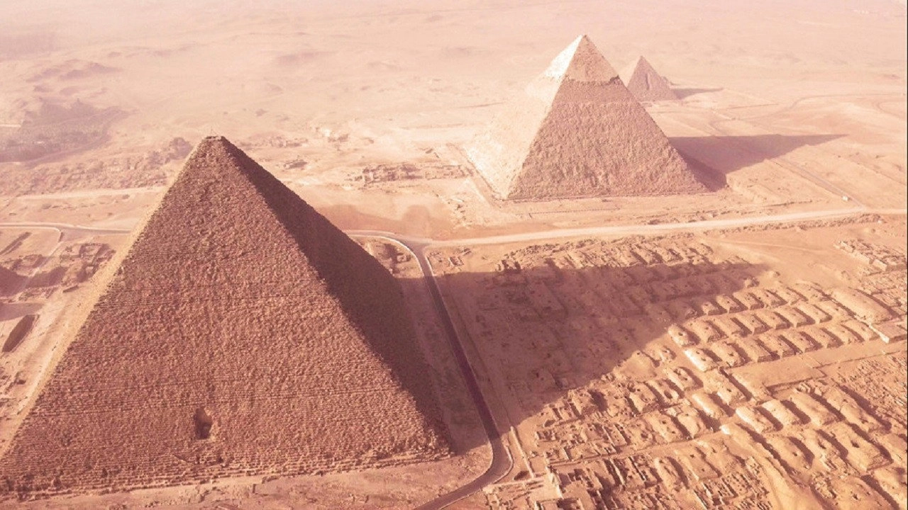 Khéops, mystérieuses découvertes