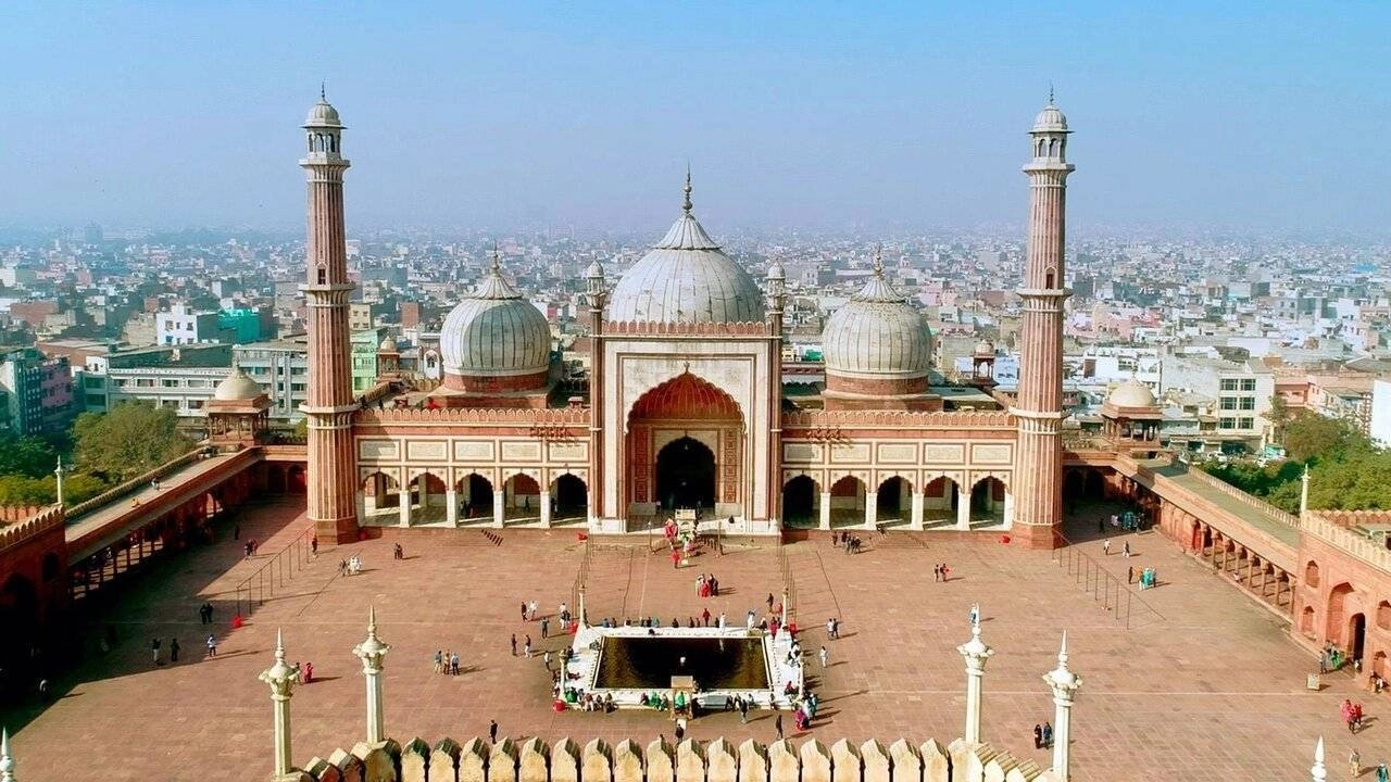Des Monuments Et Des Hommes