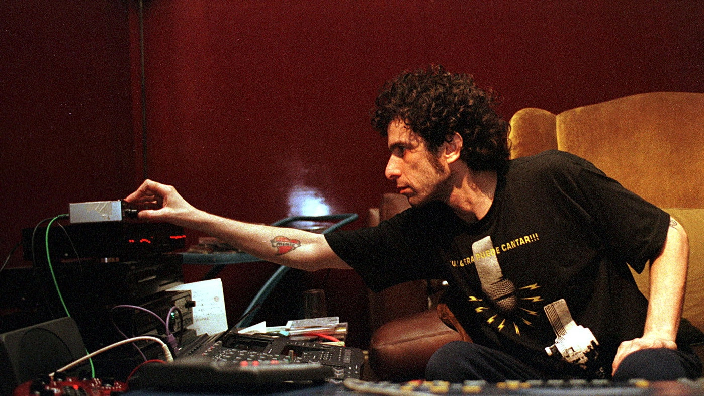 Bios: Andres Calamaro