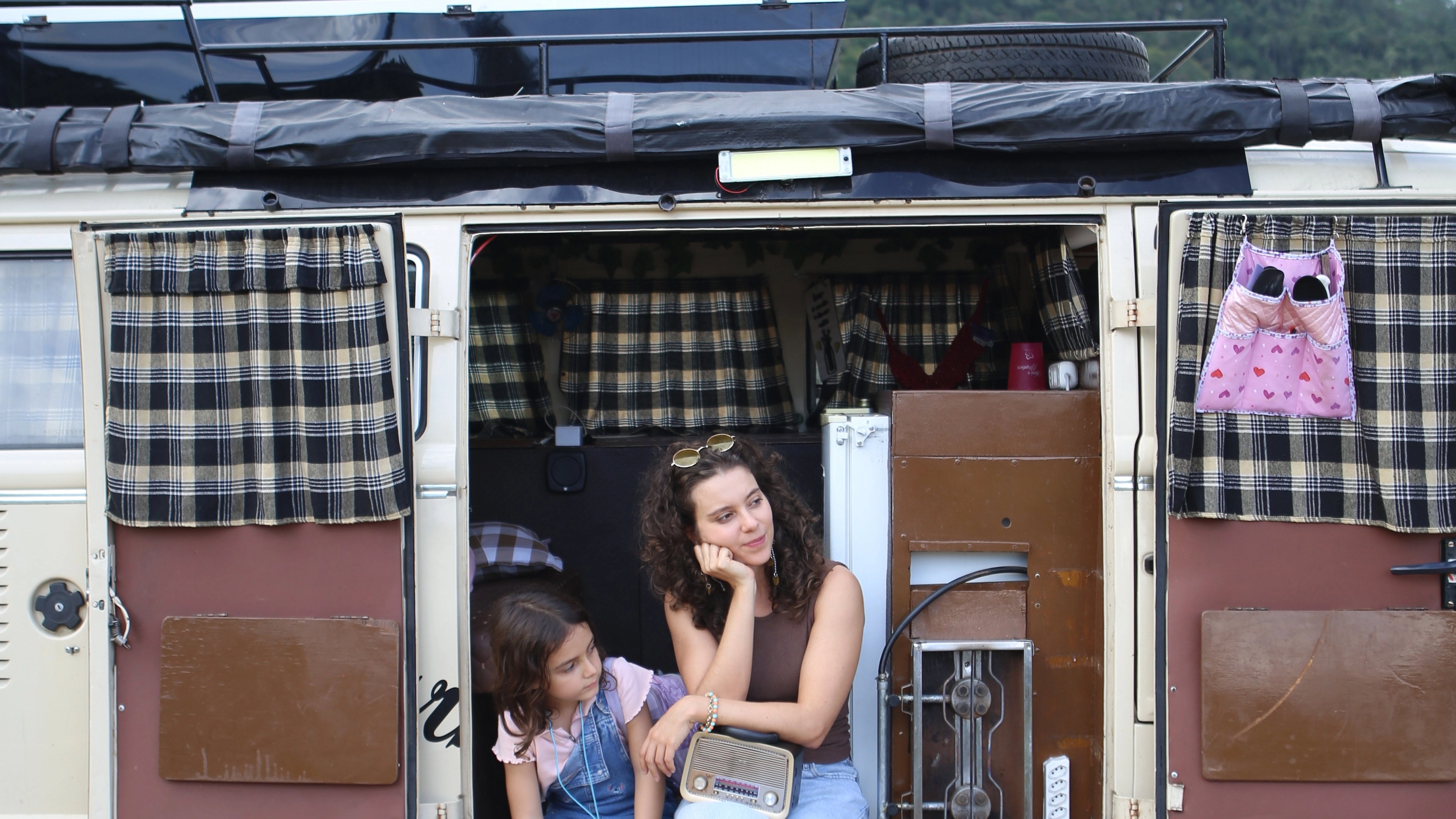 Eu, a Kombi e a Garotinha que Encontrei no Meio do Caminho