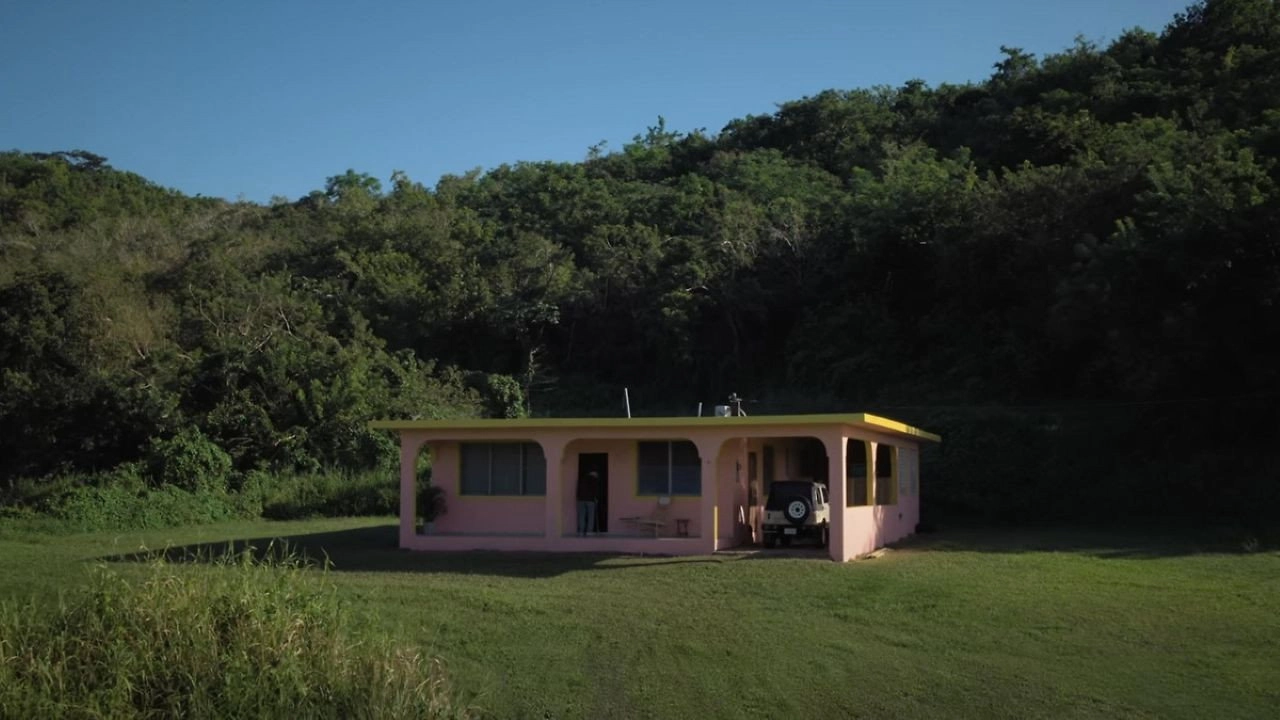 DeBÍ TiRAR MáS FOToS (Short Film)